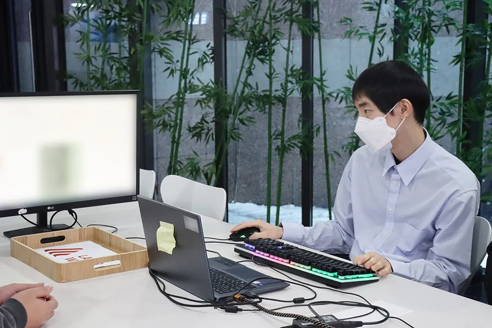 대면 상담 중인 솔루션 팀 직원_2, 대면 상담 후기